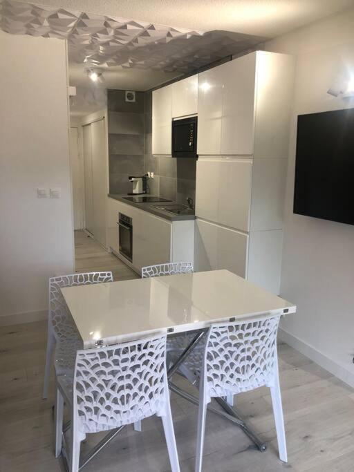 Studio 25M2 Hyeres Plages Bagian luar foto